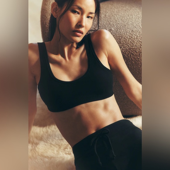 ALO YOGA✨NEW✨ Alosoft Center Stage Bra in Black